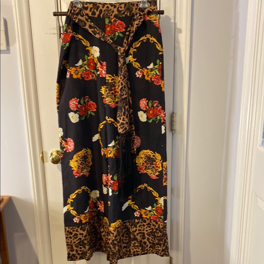VENUS Black floral Resort Wear wide leg pull on pants sz. M